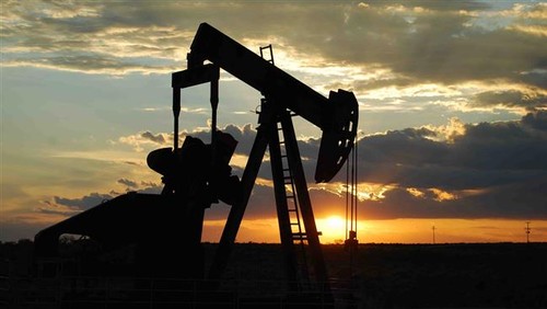 World oil prices to start slow recovery in 2017 - ảnh 1